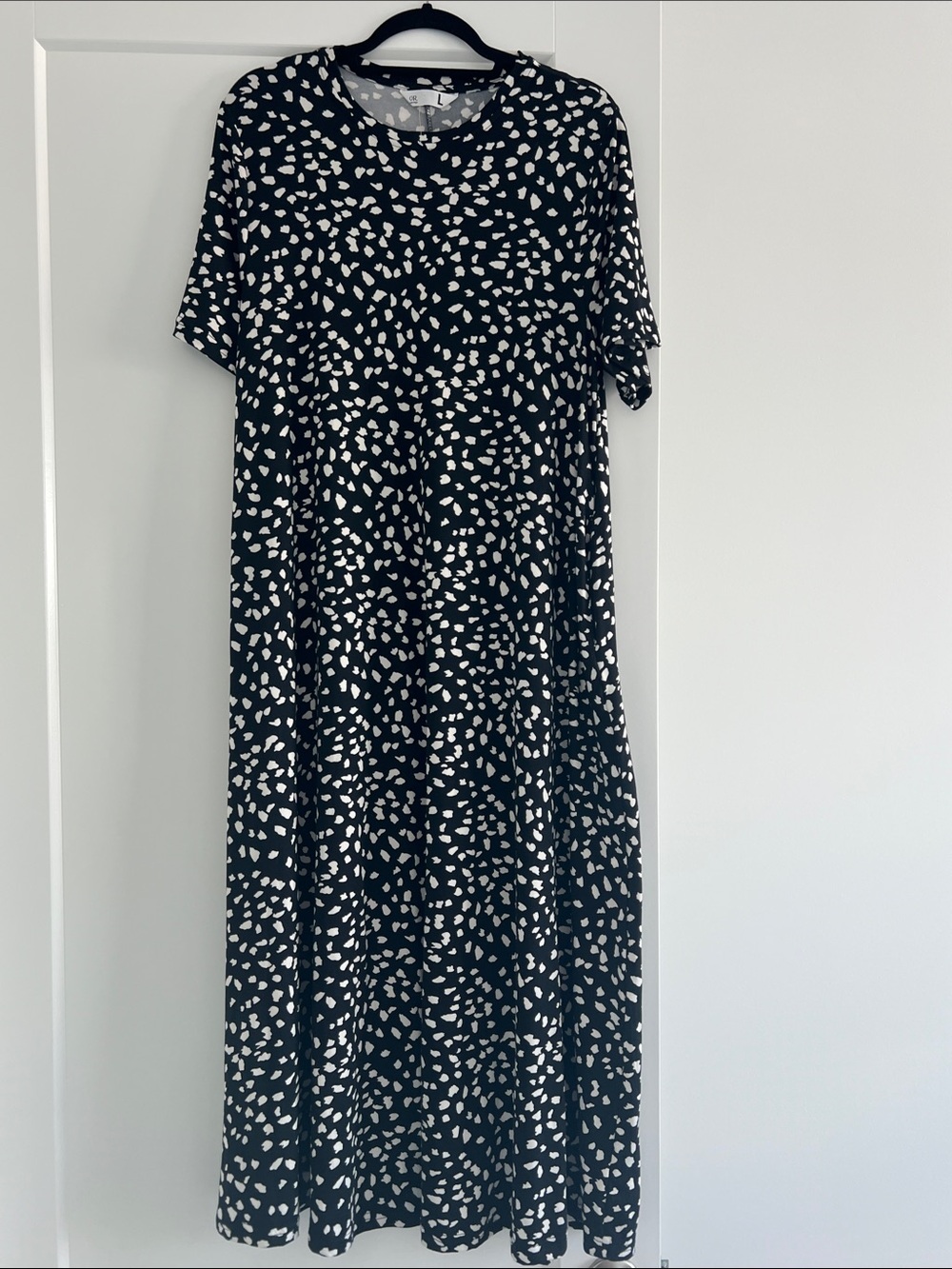 Black and White Printed Short-Sleeve Maxi Dress